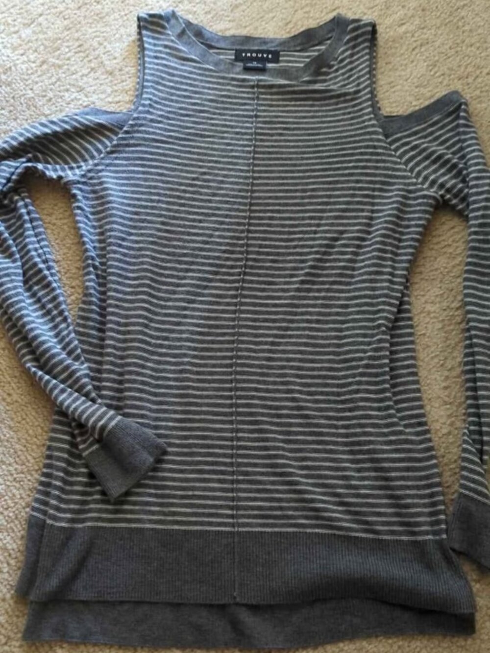 Nordstrom size xs cold shoulder top